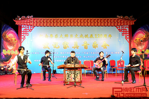 波記家具音樂會上，人們無不陶醉其中，流連忘返