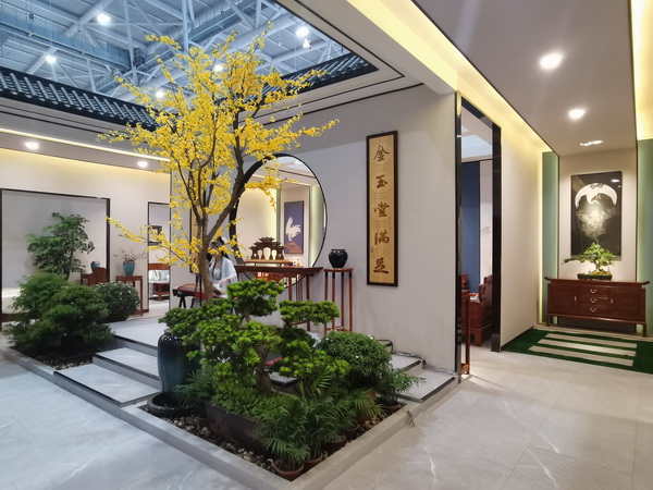 美聯紅木展館內的中式院子布置盡顯東方之雅韻 美聯紅木展館內的中式院子布置盡顯東方之雅韻